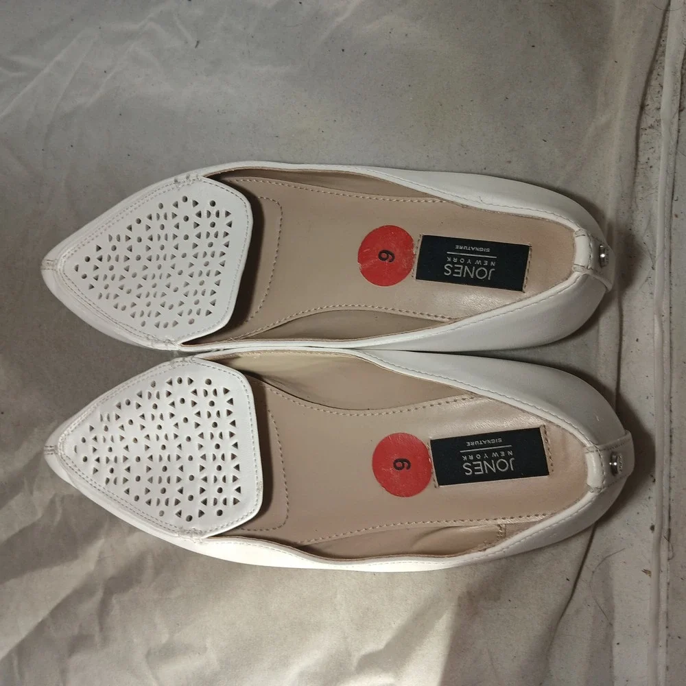 Jones New York‎ Samantha Flats 6 White Laser Cut Pointed Toe Loafers Career